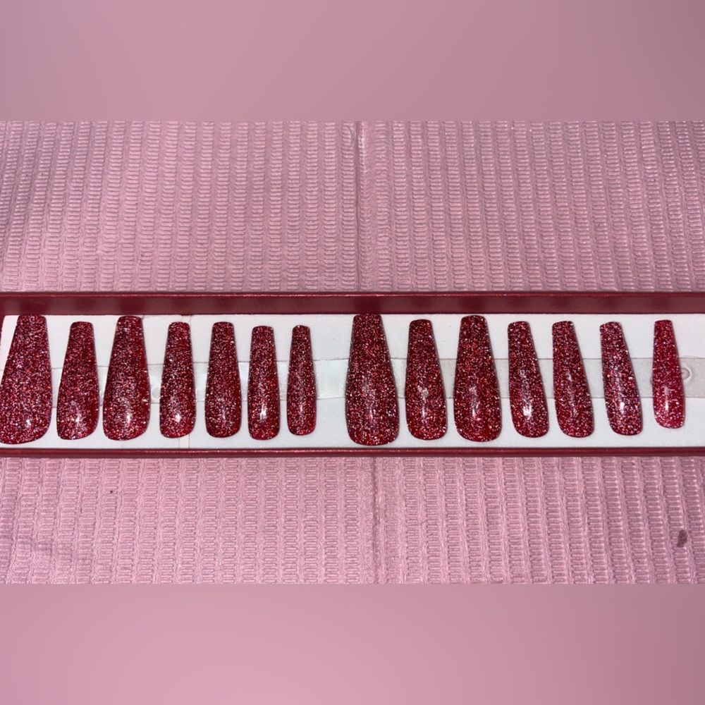 Press on nails